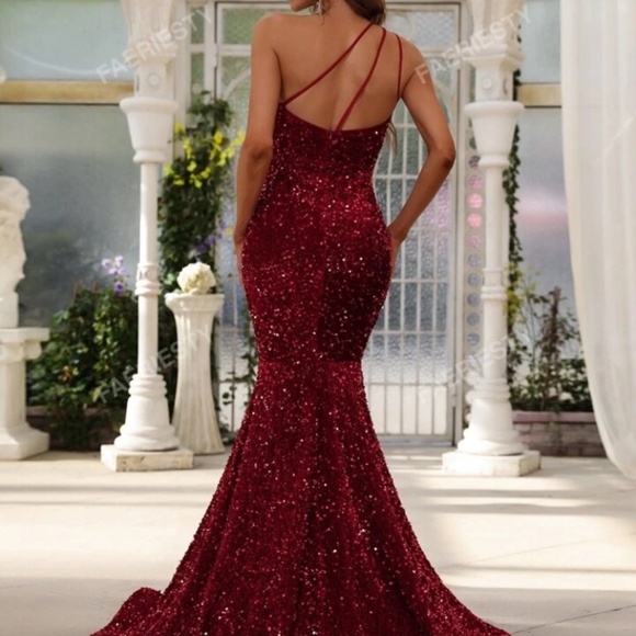 Formal Dress - Picture 2 of 5